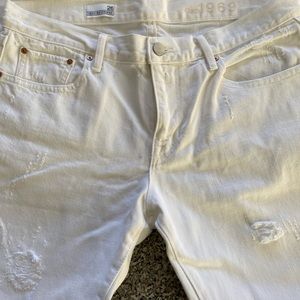 Gap sexy boyfriend jeans. White. Size 26.